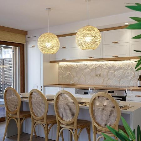 Villa Seashell -Wonderful Newly Renovated Villa On The Beach Galatas  Bagian luar foto