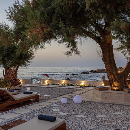 Villa Seashell -Wonderful Newly Renovated Villa On The Beach Galatas  Bagian luar foto