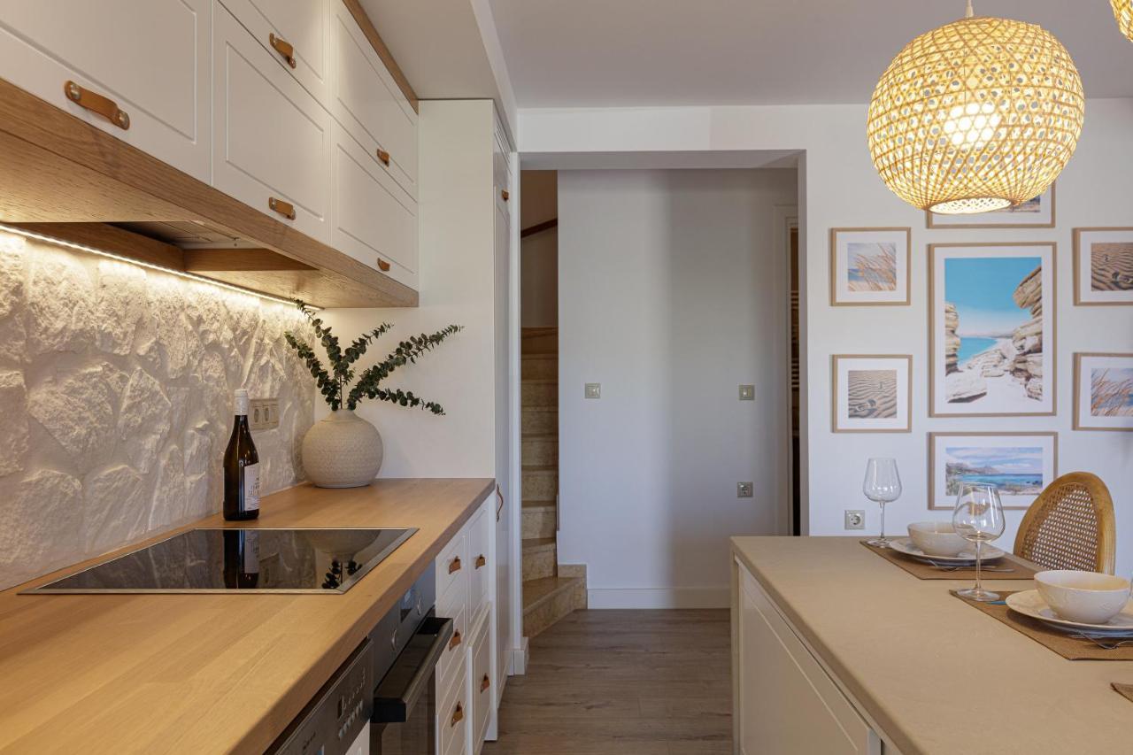 Villa Seashell -Wonderful Newly Renovated Villa On The Beach Galatas  Bagian luar foto