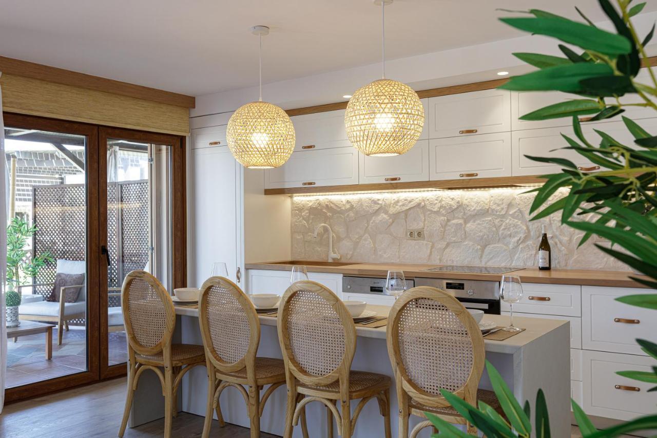 Villa Seashell -Wonderful Newly Renovated Villa On The Beach Galatas  Bagian luar foto