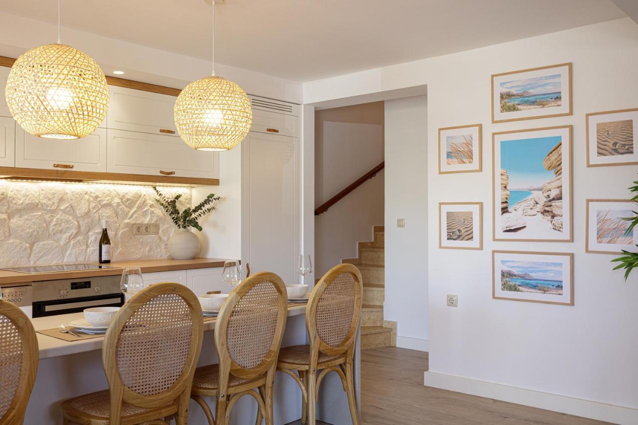Villa Seashell -Wonderful Newly Renovated Villa On The Beach Galatas  Bagian luar foto