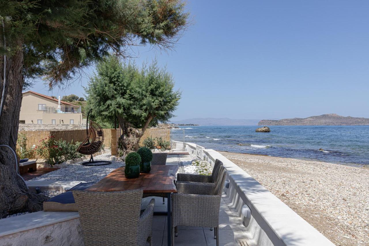 Villa Seashell -Wonderful Newly Renovated Villa On The Beach Galatas  Bagian luar foto