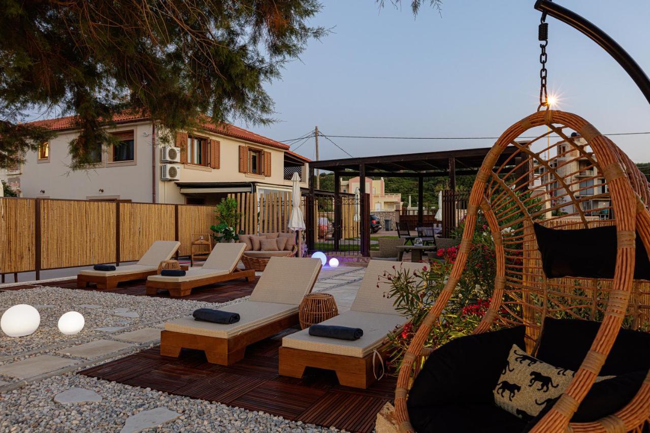 Villa Seashell -Wonderful Newly Renovated Villa On The Beach Galatas  Bagian luar foto