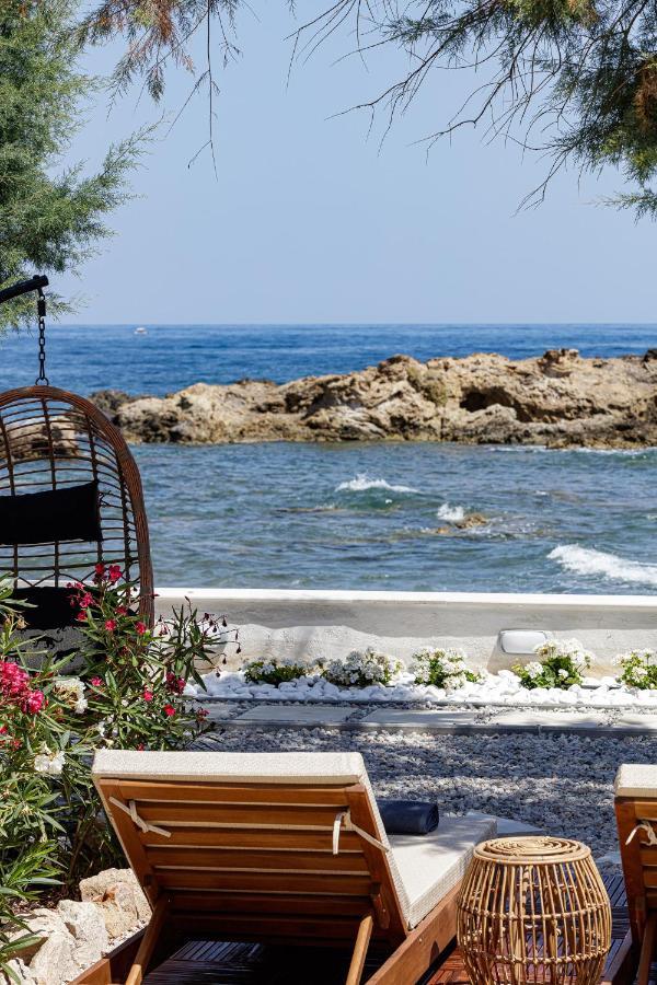 Villa Seashell -Wonderful Newly Renovated Villa On The Beach Galatas  Bagian luar foto