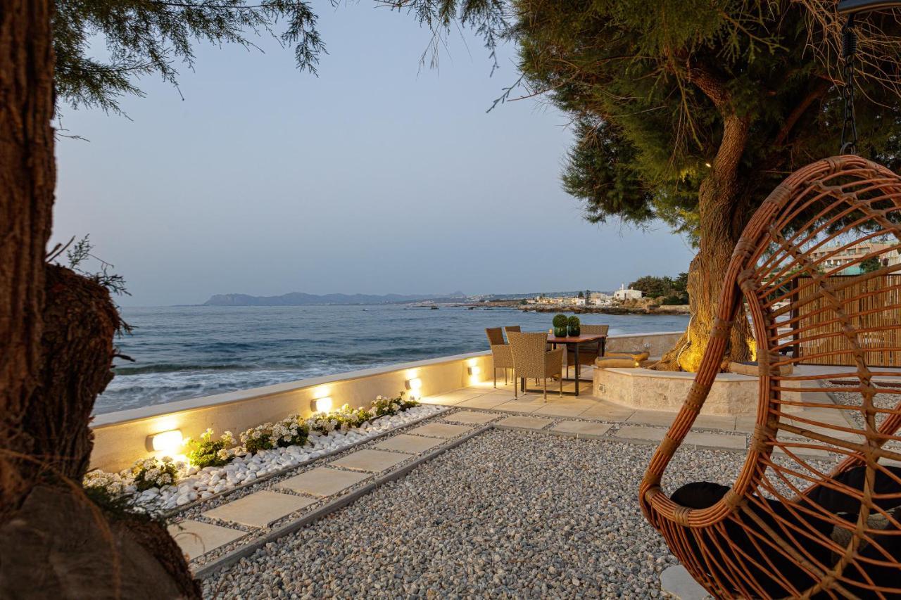 Villa Seashell -Wonderful Newly Renovated Villa On The Beach Galatas  Bagian luar foto