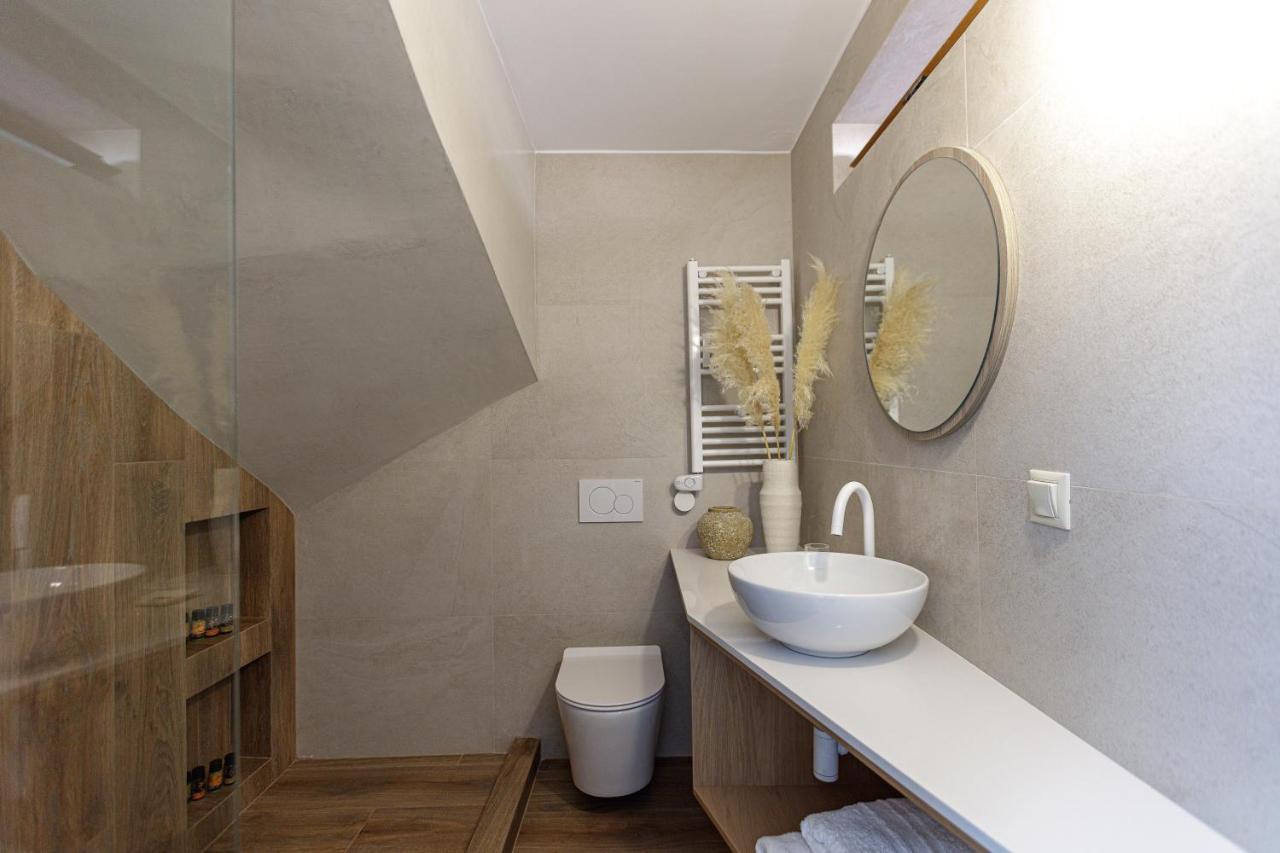 Villa Seashell -Wonderful Newly Renovated Villa On The Beach Galatas  Bagian luar foto