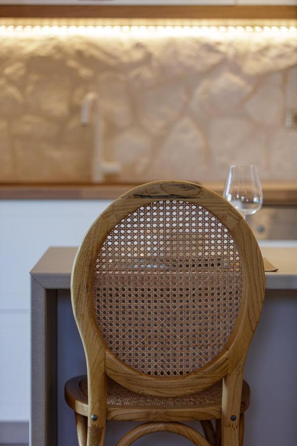 Villa Seashell -Wonderful Newly Renovated Villa On The Beach Galatas  Bagian luar foto
