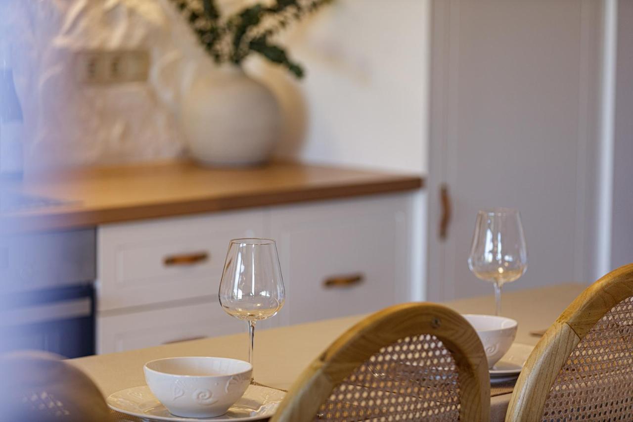 Villa Seashell -Wonderful Newly Renovated Villa On The Beach Galatas  Bagian luar foto
