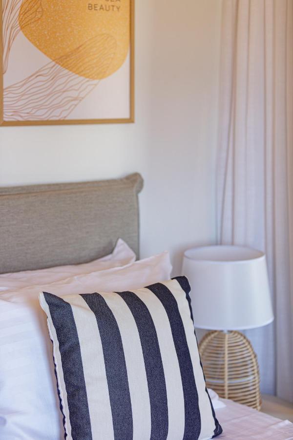 Villa Seashell -Wonderful Newly Renovated Villa On The Beach Galatas  Bagian luar foto