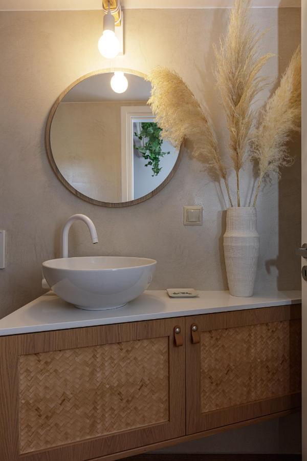 Villa Seashell -Wonderful Newly Renovated Villa On The Beach Galatas  Bagian luar foto