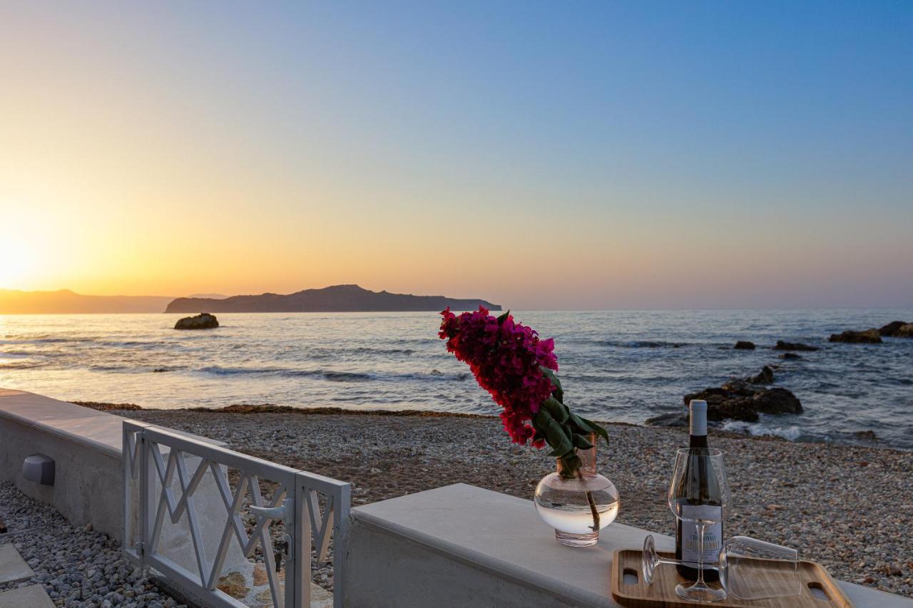 Villa Seashell -Wonderful Newly Renovated Villa On The Beach Galatas  Bagian luar foto