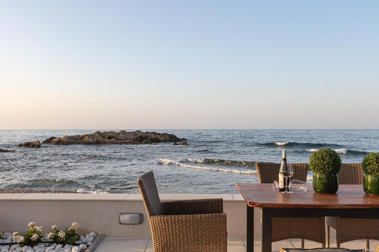 Villa Seashell -Wonderful Newly Renovated Villa On The Beach Galatas  Bagian luar foto