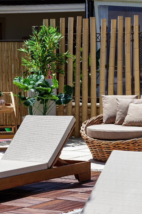 Villa Seashell -Wonderful Newly Renovated Villa On The Beach Galatas  Bagian luar foto