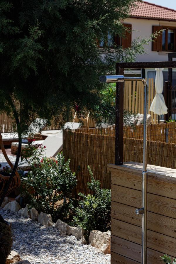 Villa Seashell -Wonderful Newly Renovated Villa On The Beach Galatas  Bagian luar foto